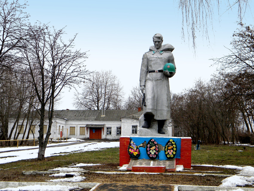 Братская могила 73 советских воинов