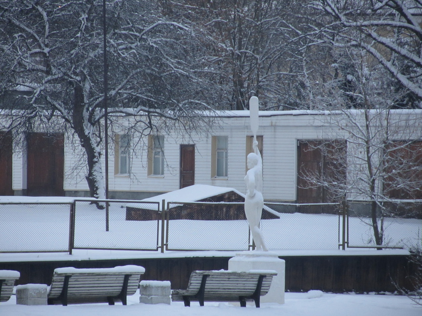 Девушка с веслом, другой ракурс