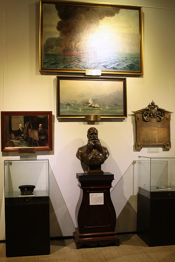 Военно-морской музей. Экспозиция посвящена вице-адмиралу Макарову.