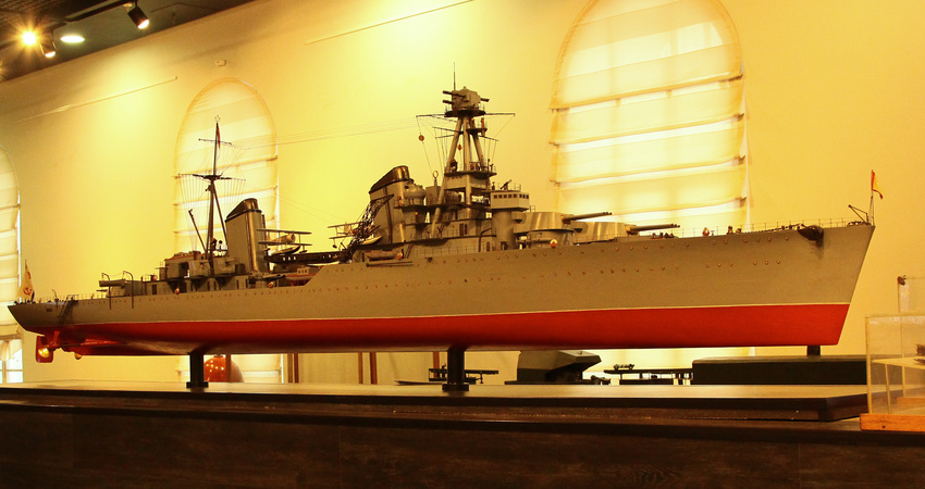 Военно-морской музей. Макет лёгкого крейсера.