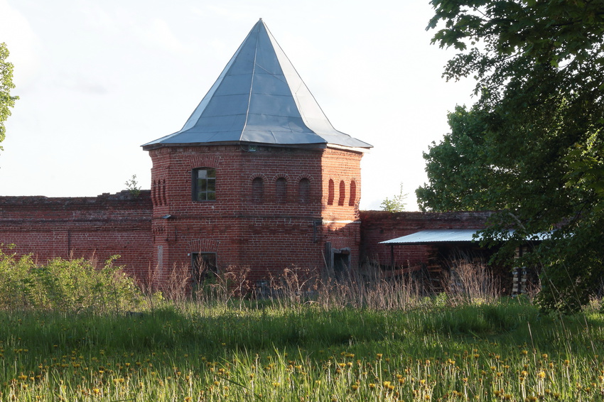 Сергеево, юго - восточная башня монастыря