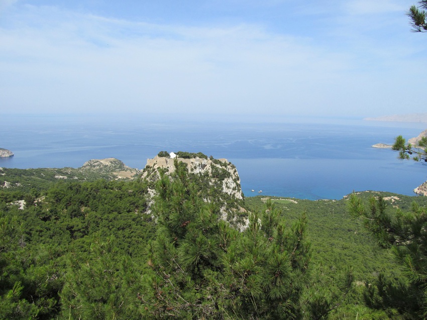 Вид на море и замок Монолитос