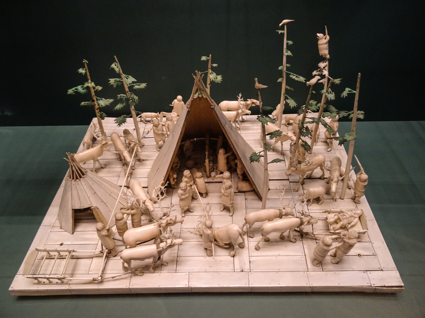 Эрмитаж. Декоративная скульптура &quot;Ненецкая стоянка&quot;.