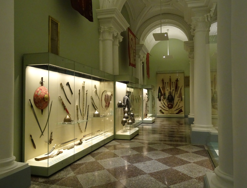 Эрмитаж. Зал оружейного искусства Ближнего Востока.