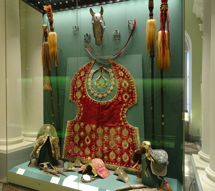 Эрмитаж. Зал оружейного искусства Ближнего Востока.