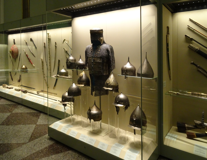 Эрмитаж. Зал оружейного искусства Ближнего Востока.