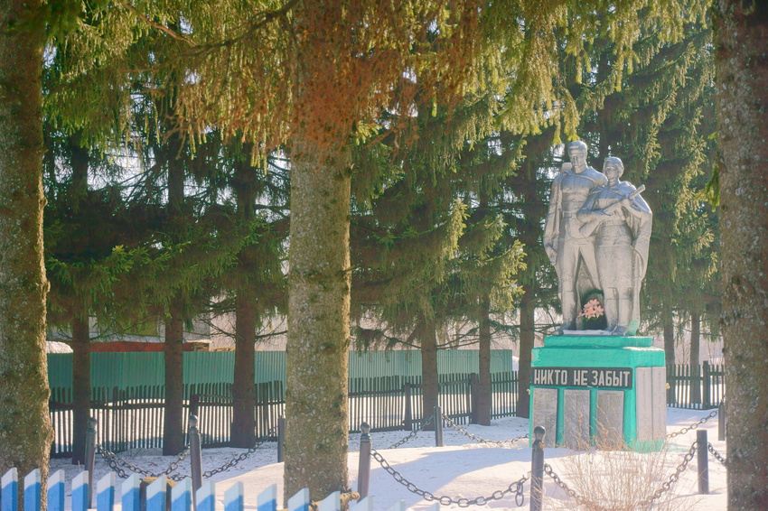 Большой Сундырь. Памятник войнам села
