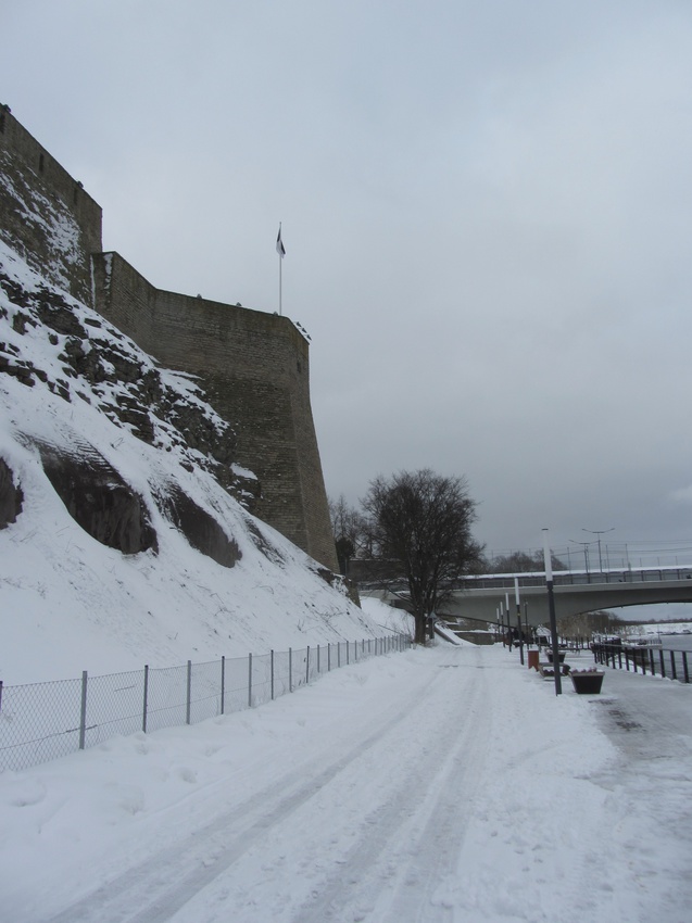 Peterburi maantee, Нарва