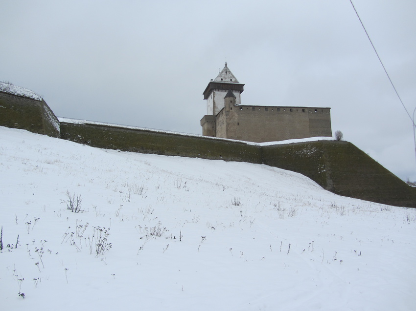 Peterburi maantee, Нарва