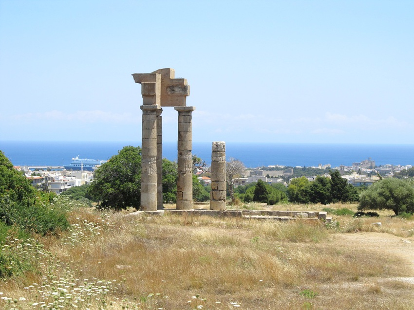 Одноимённая столица Родоса, храм Аполлона Пифийского