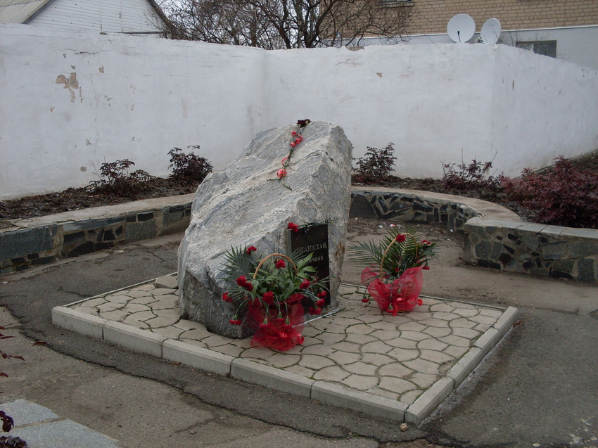 Синельниково.Памятный знак воинам-афганцам.Февраль 2016.