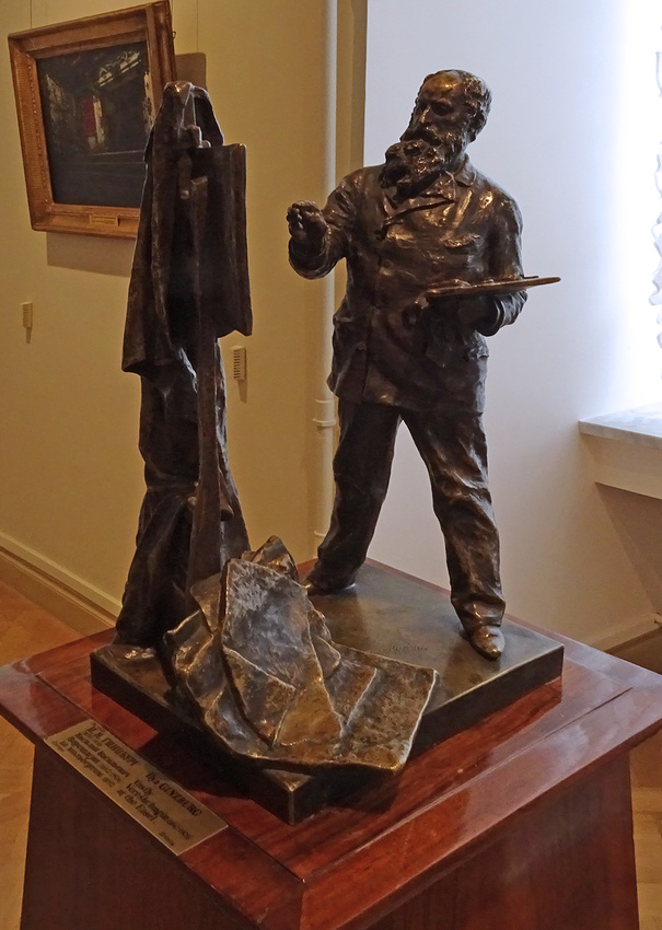 Русский музей. Скульптура &quot;Верещагин за мольбертом&quot;.