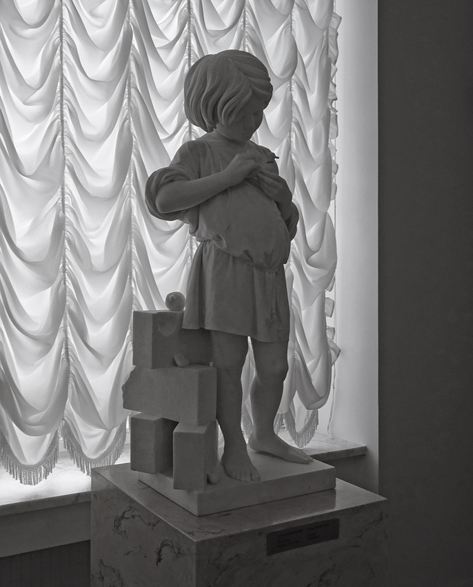 Русский музей. Скульптура &quot;Молодой скульптор&quot;.