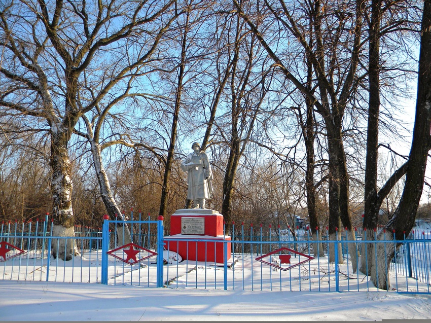 Братская могила 5 советских воинов
