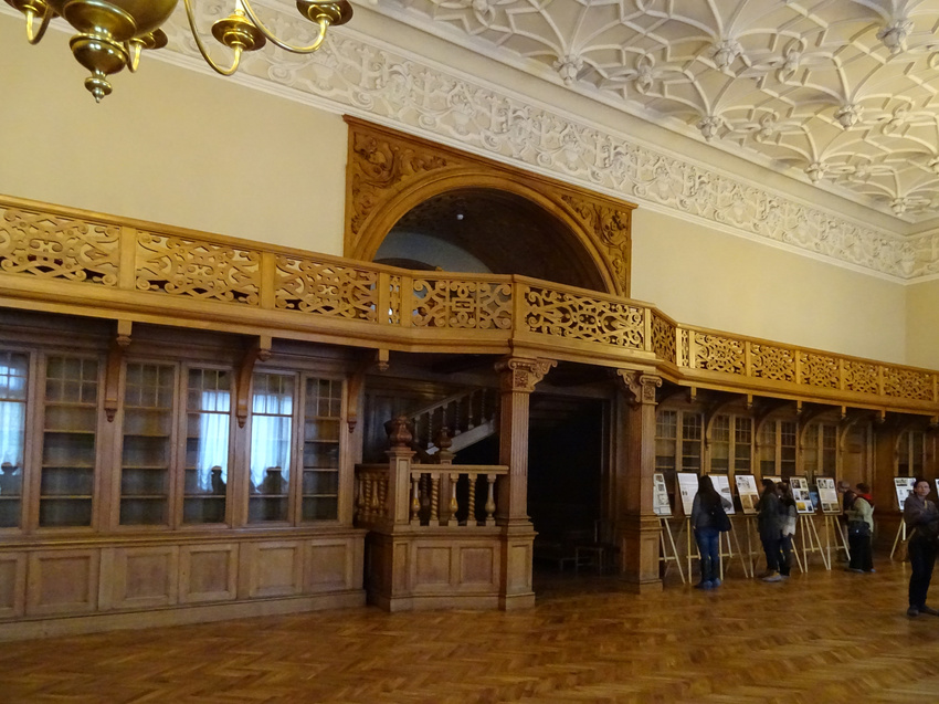 Дворец Белосельских-Белозерских. Дубовый зал.