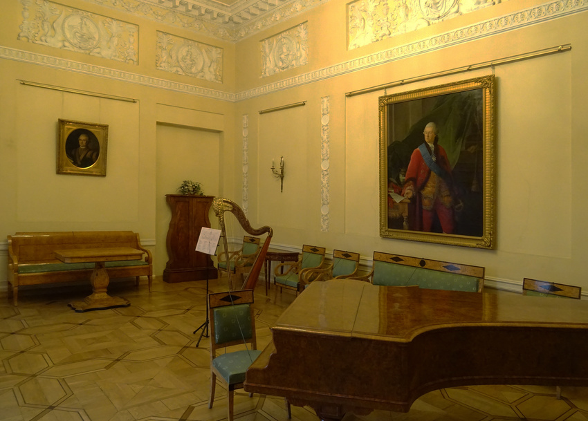 Шереметевский дворец. Итальянский кабинет-бюро.