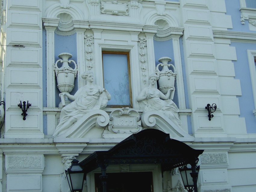 Дом купца Рукавишникова. Фрагмент входа.
