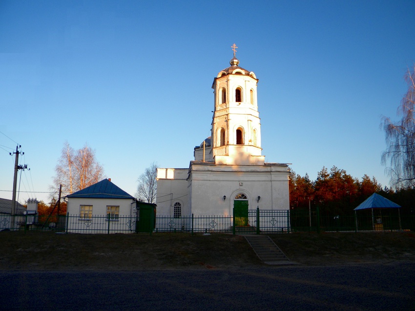 Троицкий храм в селе Гнилое - Окуни