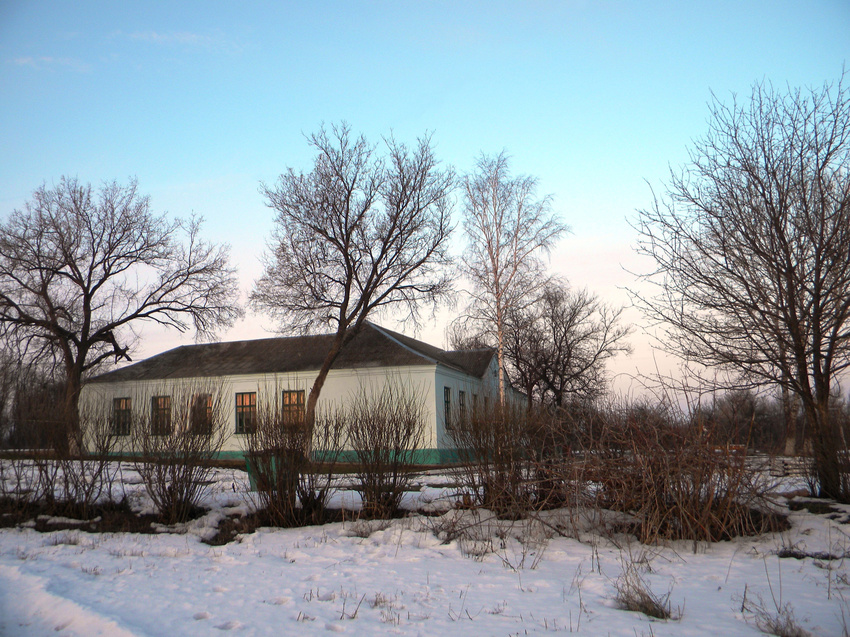 Здание школы в селе Масловка