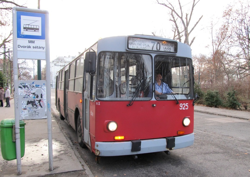 Будапешт, 2012 г. Ещё работают советские троллейбусы.