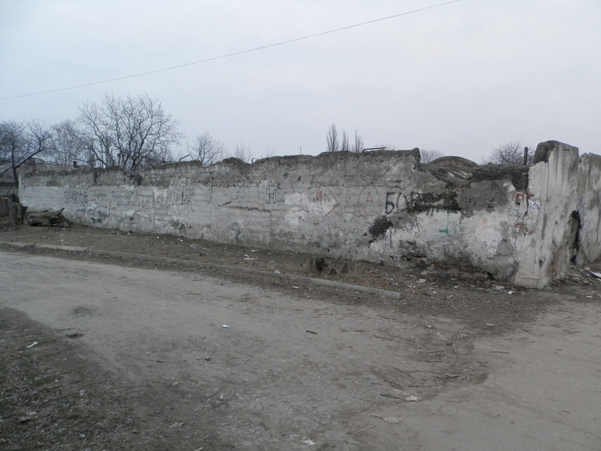 12.03.2016.Юго-западный угол забора бывшей старой площадки рессорного завода.