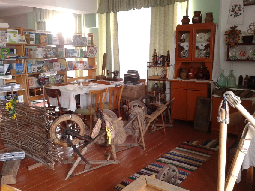 Куточок світлиці у Пилиповицькій сільській бібліотеці