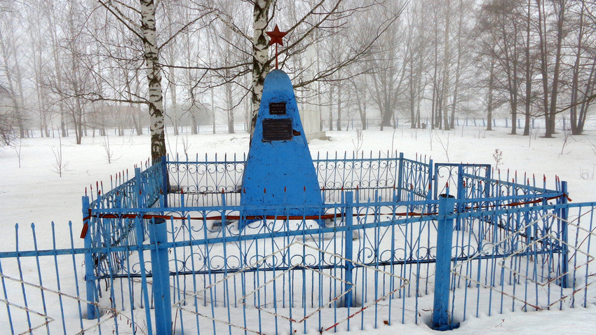 Памятник Медведеву
