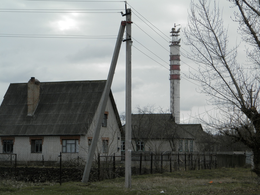 Радиорелейная станция РРС-19.Железобетоння башня 105м.Вид из села на юг.