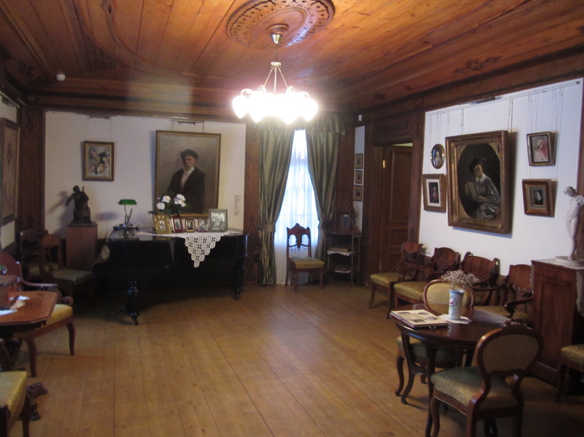 Дом-музей худ. П. П. Чистякова. Экспонаты в интерьерах музея.