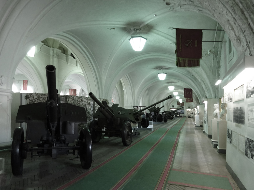 Музей артиллерии, инженерных войск и войск связи. Зал артиллерии в годы Великой Отечественной войны.