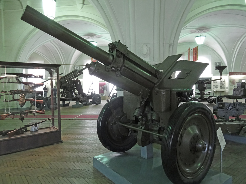 Музей артиллерии, инженерных войск и войск связи. Зал артиллерии в годы Великой Отечественной войны.