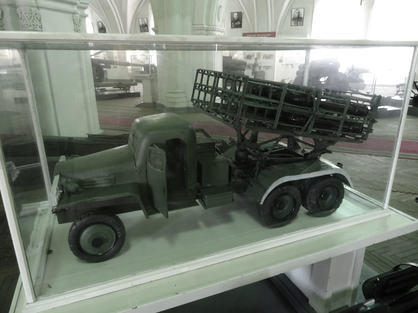 Музей артиллерии, инженерных войск и войск связи. Зал артиллерии в годы Великой Отечественной войны.