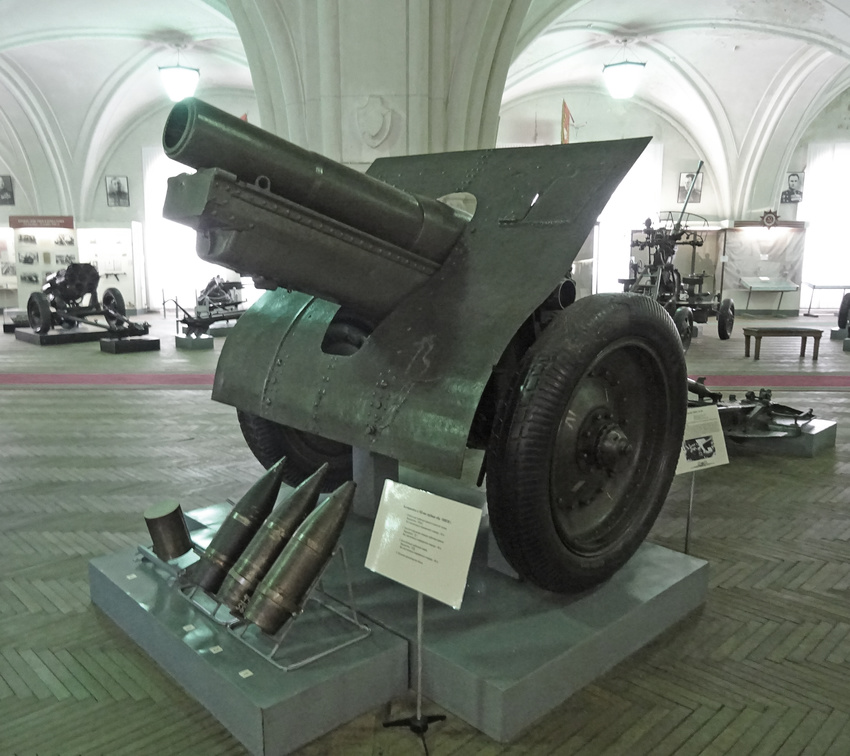Музей артиллерии, инженерных войск и войск связи. Зал артиллерии в годы Великой Отечественной войны.