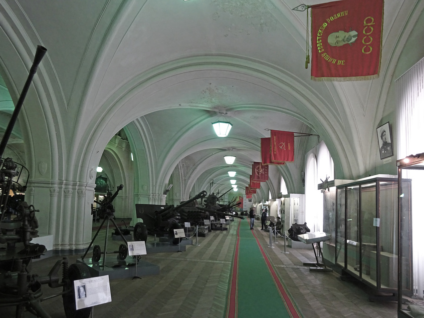 Музей артиллерии, инженерных войск и войск связи. Зал артиллерии в годы Великой Отечественной войны.