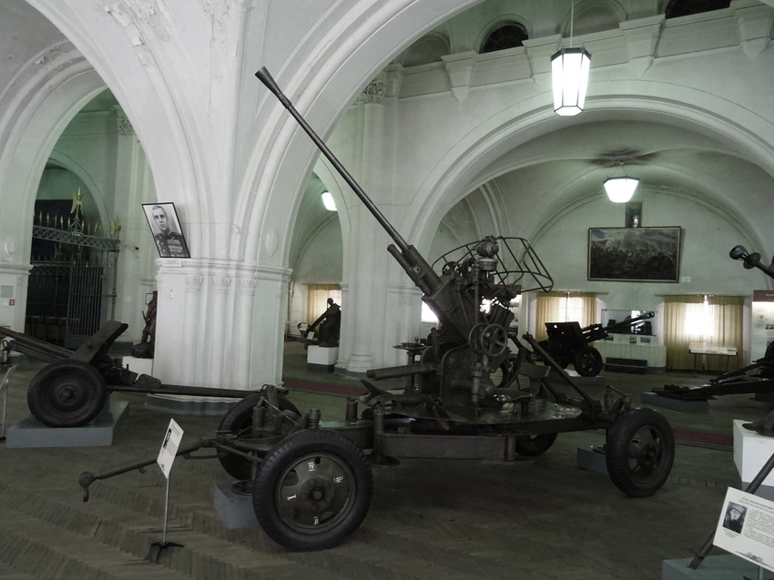 Музей артиллерии, инженерных войск и войск связи. Зал артиллерии в годы Великой Отечественной войны.