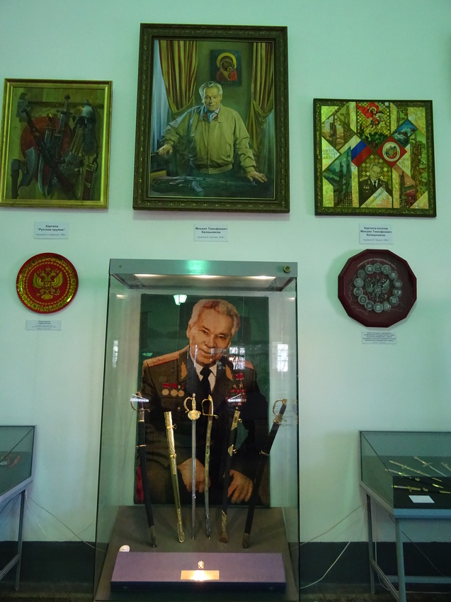 Музей артиллерии, инженерных войск и войск связи. Зал Калашникова.