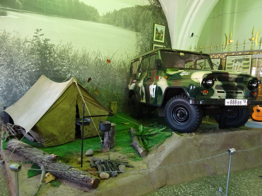 Музей артиллерии, инженерных войск и войск связи. Зал Калашникова.