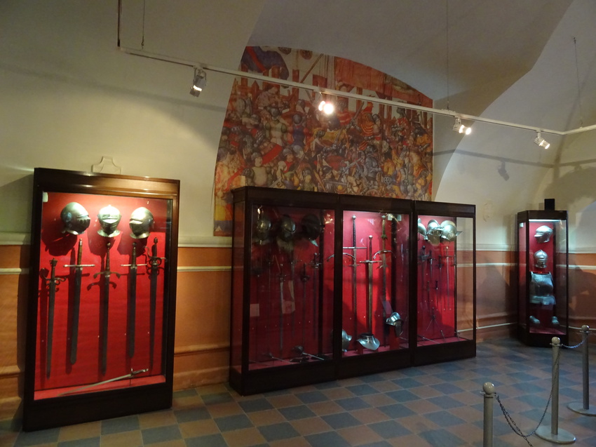 Музей артиллерии, инженерных войск и войск связи. Рыцарский зал.