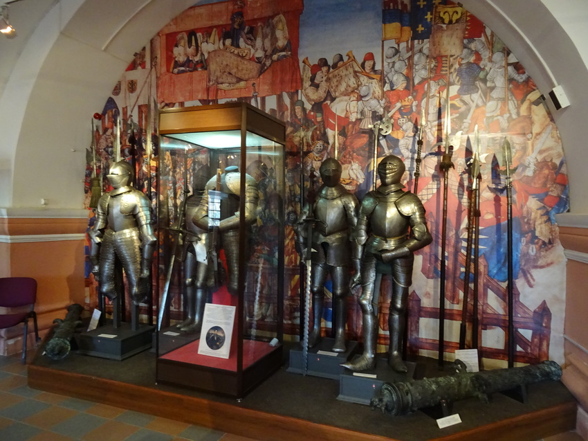 Музей артиллерии, инженерных войск и войск связи. Рыцарский зал.