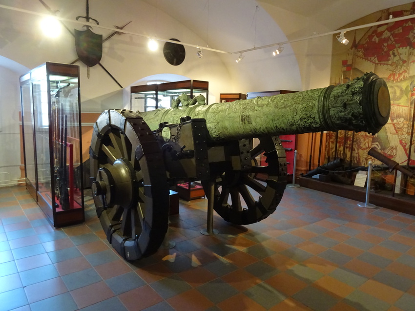Музей артиллерии, инженерных войск и войск связи. Рыцарский зал.