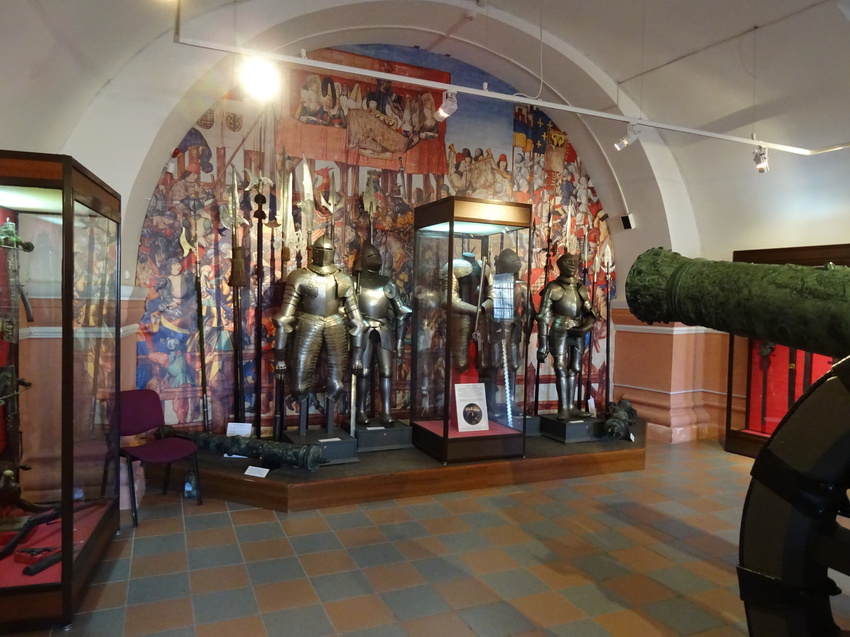 Музей артиллерии, инженерных войск и войск связи. Рыцарский зал.