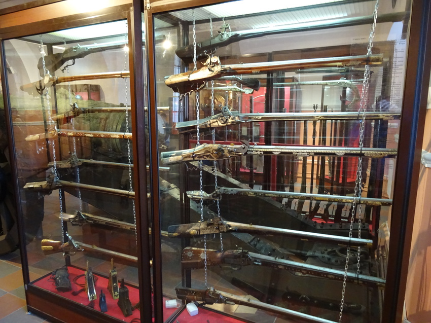 Музей артиллерии, инженерных войск и войск связи. Рыцарский зал.