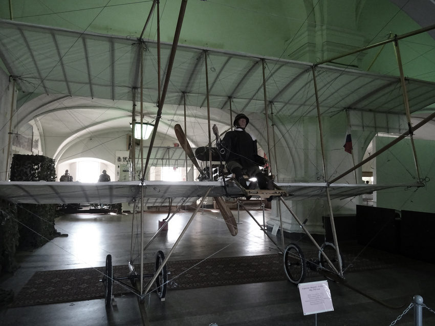 Музей артиллерии, инженерных войск и войск связи. Макет аэроплана &quot;Фарман-4&quot;.