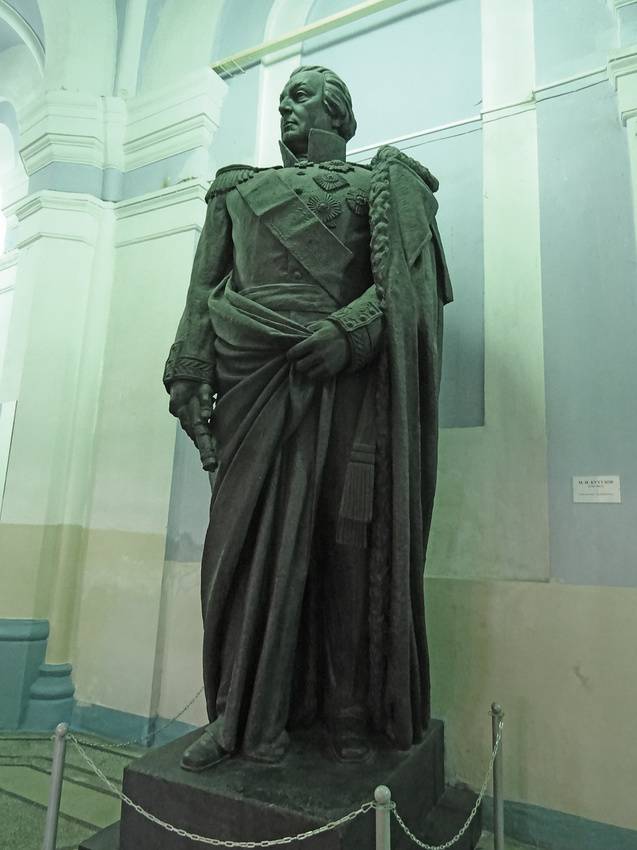 Музей артиллерии, инженерных войск и войск связи. Скульптура Кутузова.