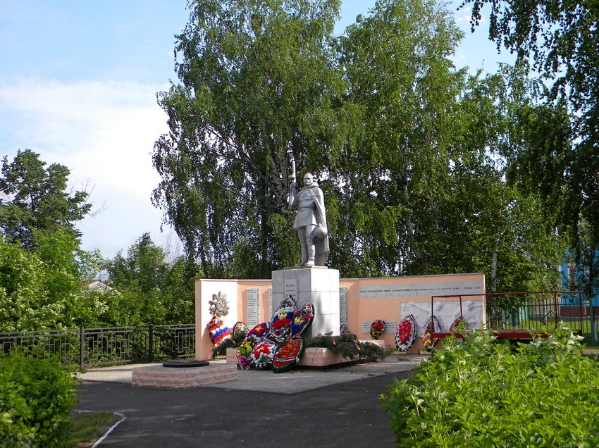 Братская могила воинов Советской Армии