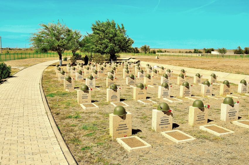 Мемориальный комплекс в селе Россошка