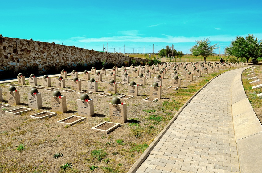 Мемориальный комплекс в селе Россошка