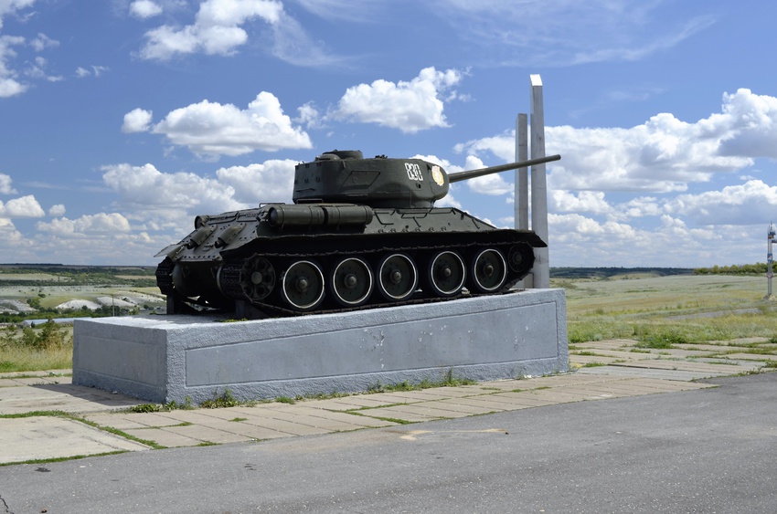 Танк у вьезда в станицу Клетская.