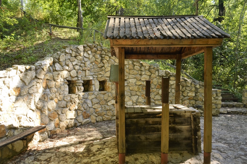 Св. источник Казанской иконы Божией матери вблизи Кременско-Вознесенского мужского монастыря.