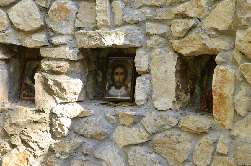 Св. источник Казанской иконы Божией матери вблизи Кременско-Вознесенского мужского монастыря.